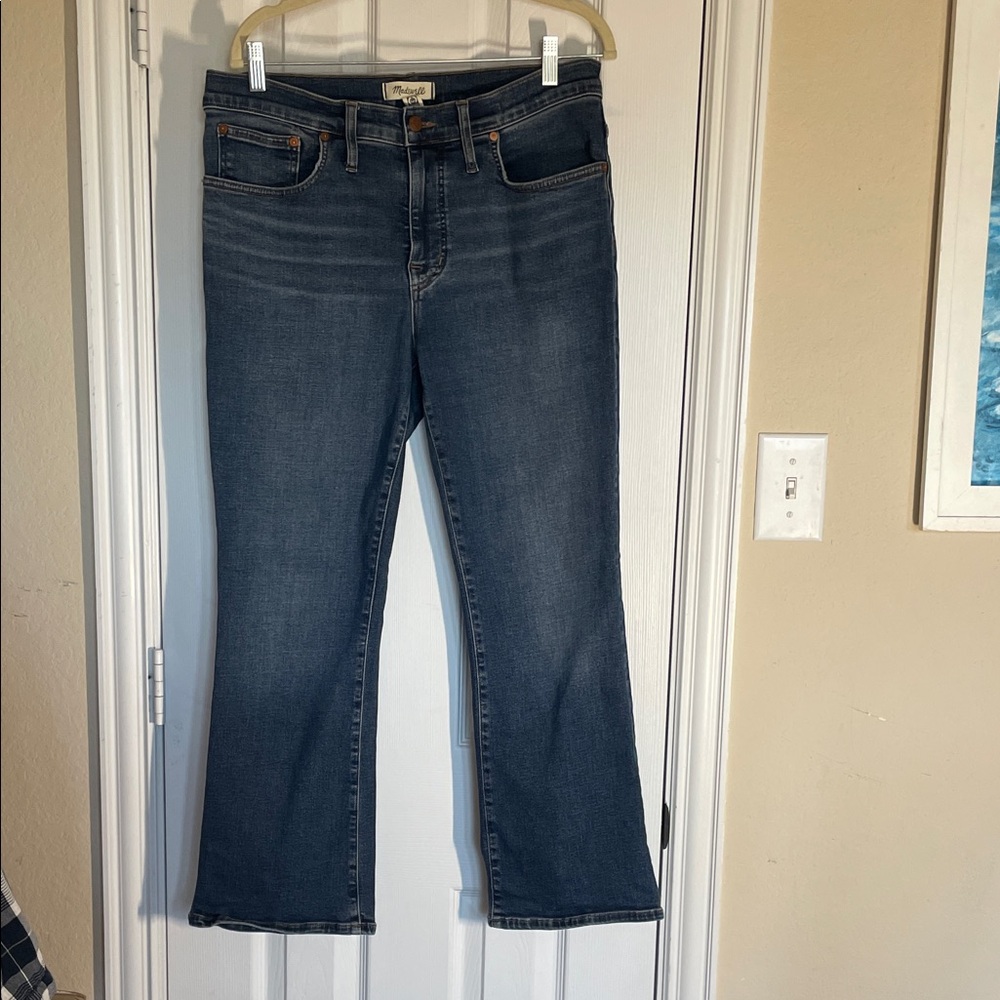 Madewell mid rise kick out jeans, size 30